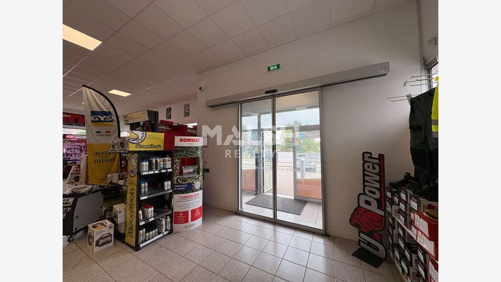 Locaux d'activités / showroom à vendre à Messimy
