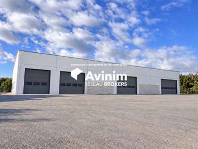 Local 1600m² avec cour à vendre à Montauroux