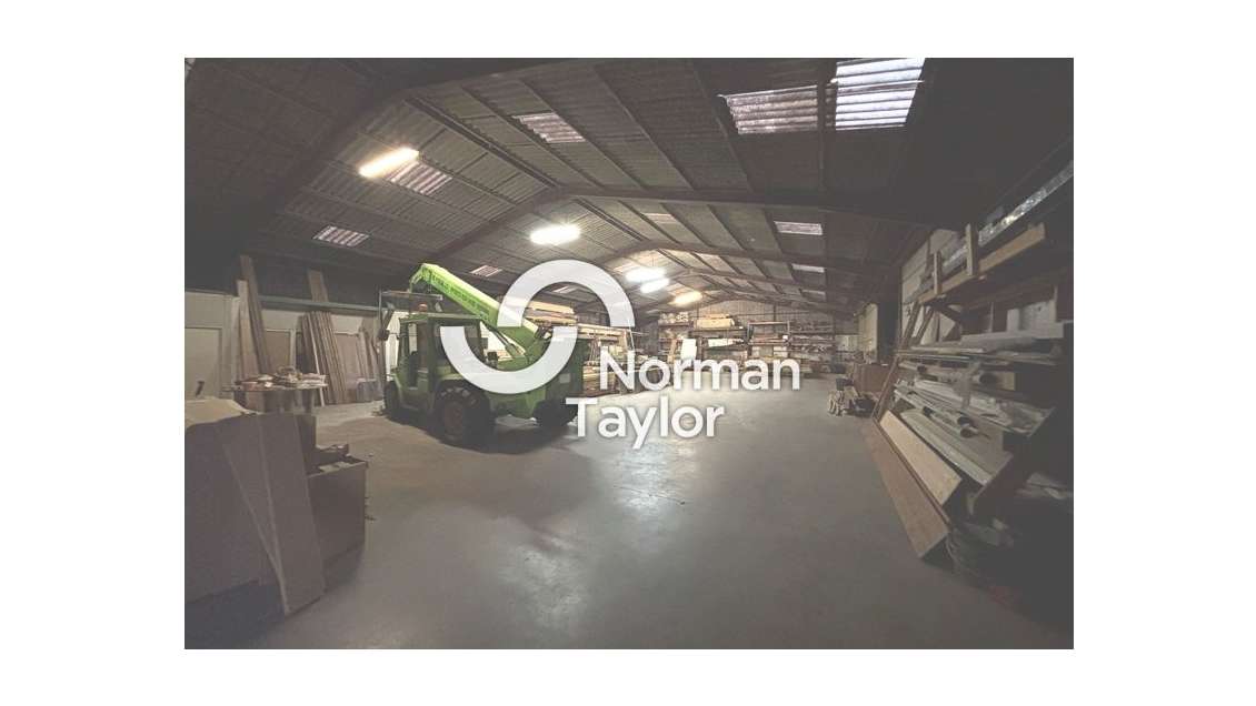 Local 1045m² à vendre ZA Salaison à Vendargues