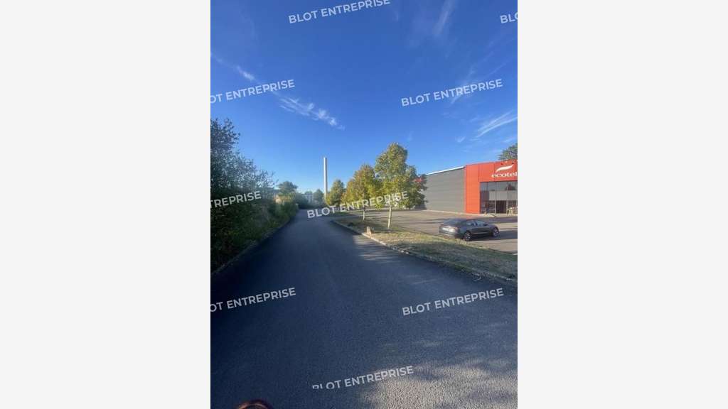 A vendre locaux 1726m² Porte de Ste Luce à Nantes