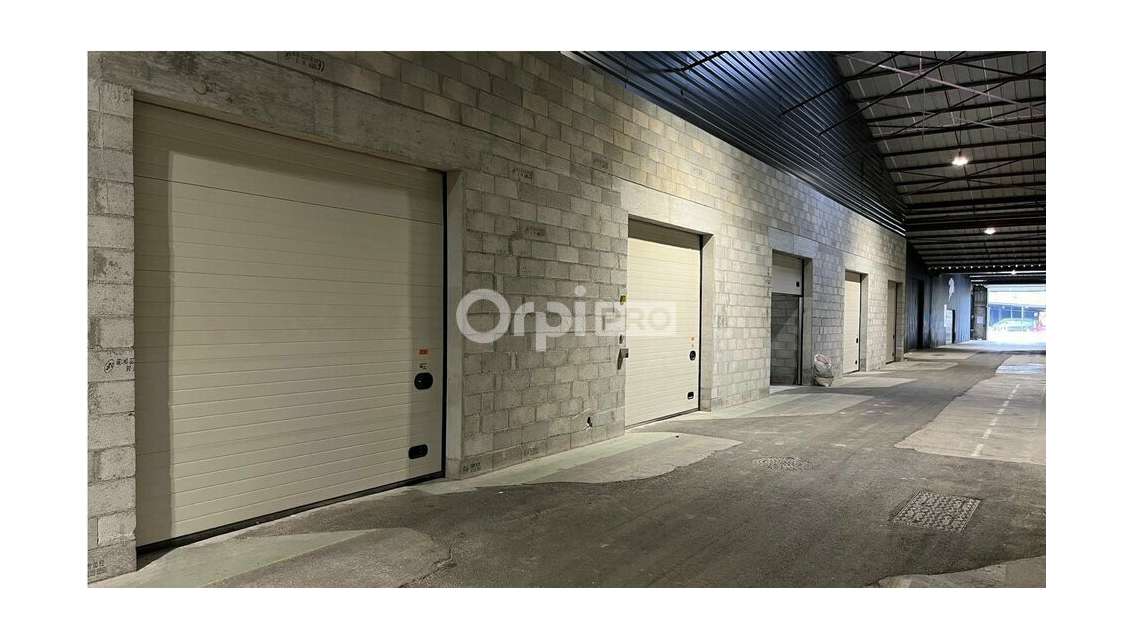 Entrepôts de stockages à vendre à Orange