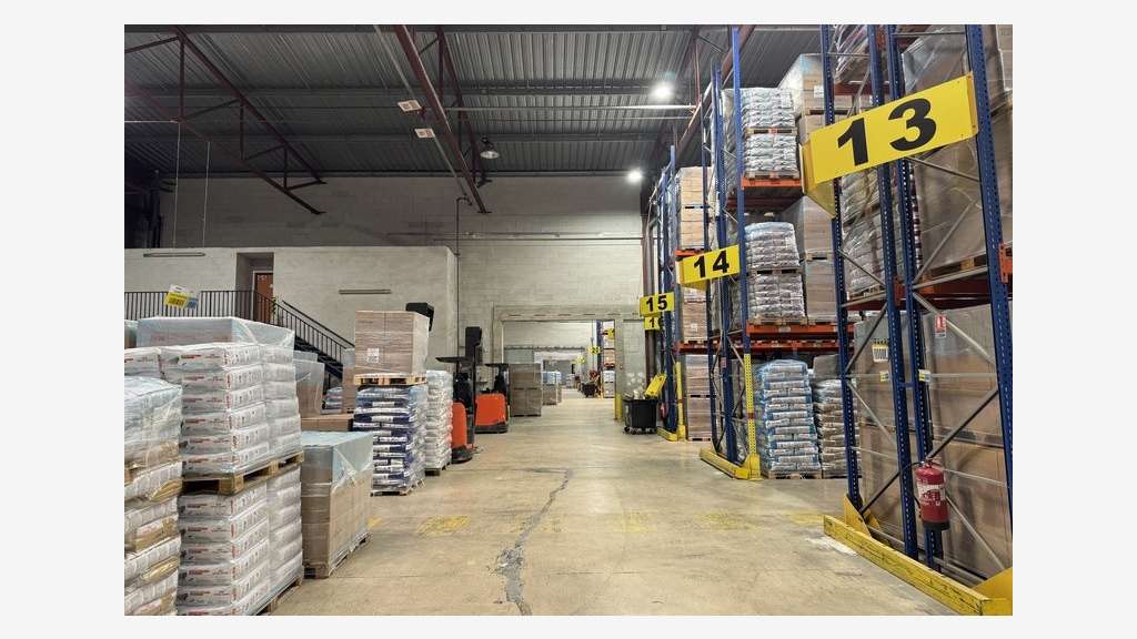 Plateforme logistique 26500m² à vendre à Nîmes