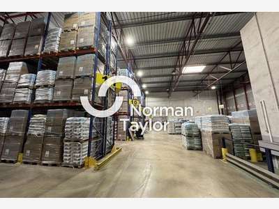 Plateforme logistique 26500m² à vendre à Nîmes