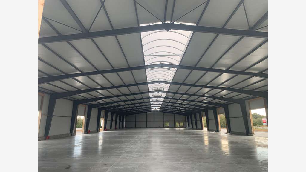 Vente local d'activité 1800m² à Plounevez-Moëdec