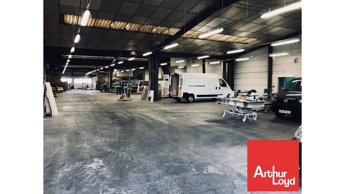 Local d'activité 1900m² à vendre à Poitiers