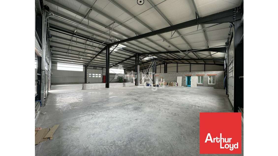 Local activité 868m² à vendre rocade de Parthenay