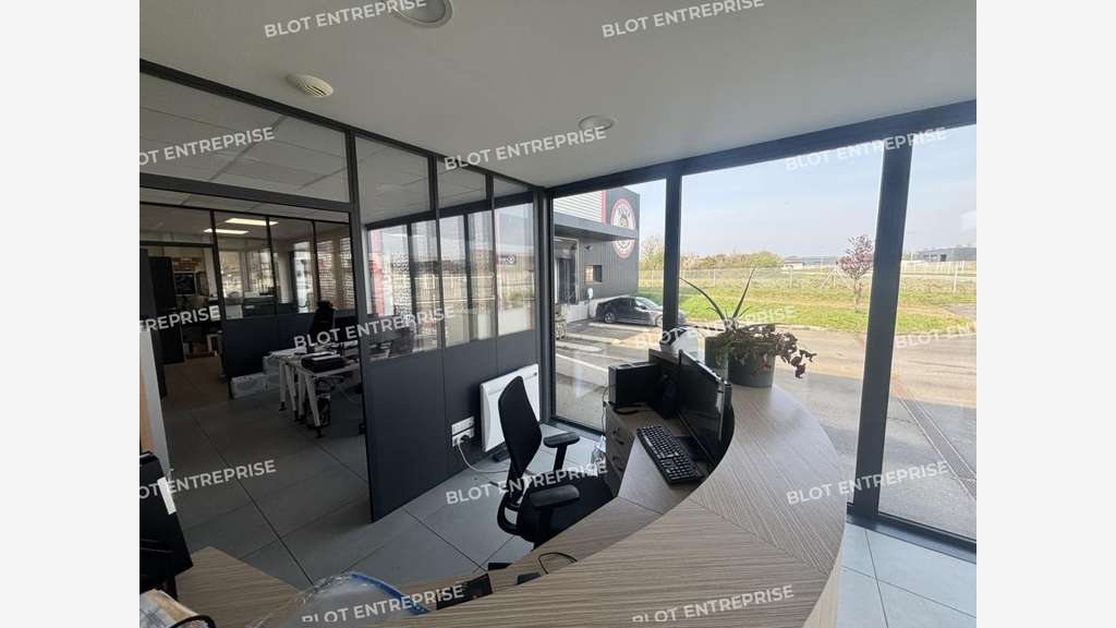 A vendre locaux d'activités 840m² à Pontchâteau