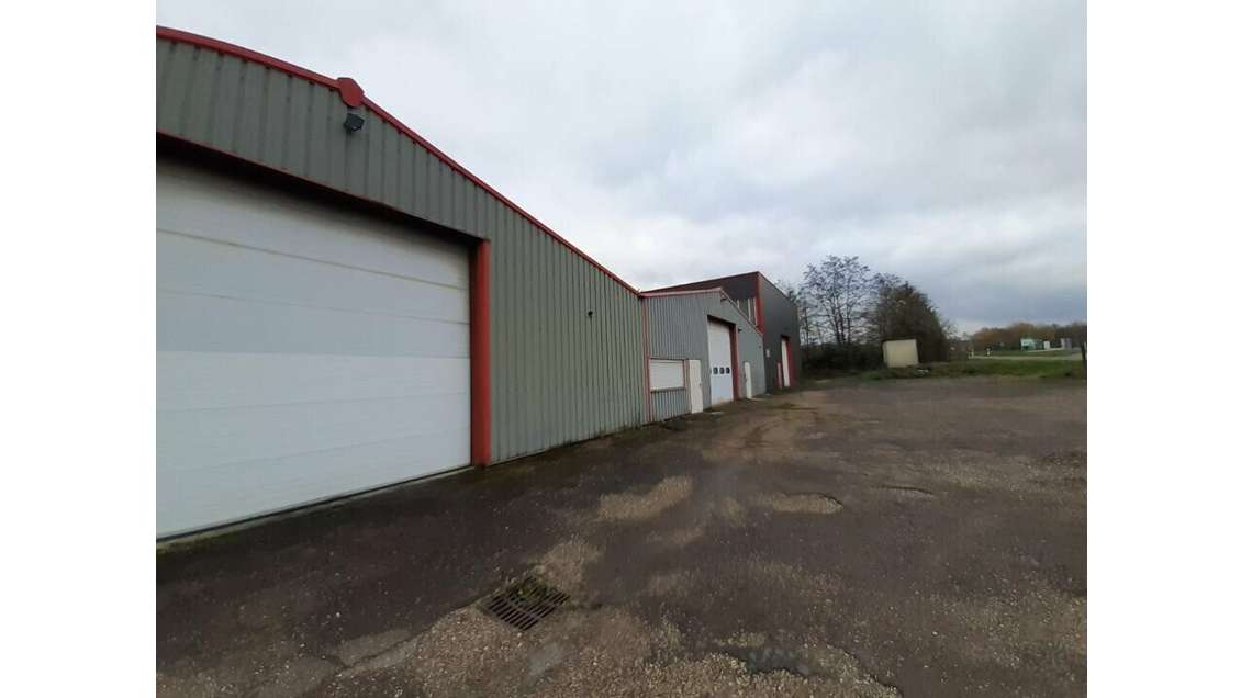 Local d'activité 2648m² à vendre à Prauthoy