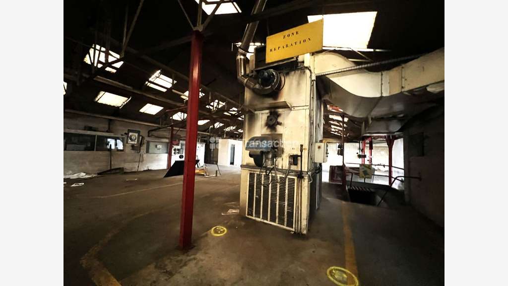 AV 2 bâtiments d 'activités proche Saint-Marcel 