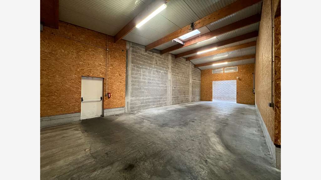 Vente bâtiment d'activité 1600m² sur Angers Est