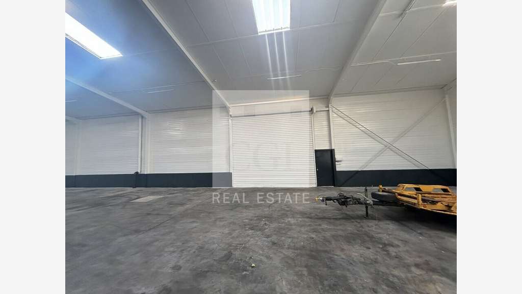 Local d'activité 620m² à vendre à Pusignan 