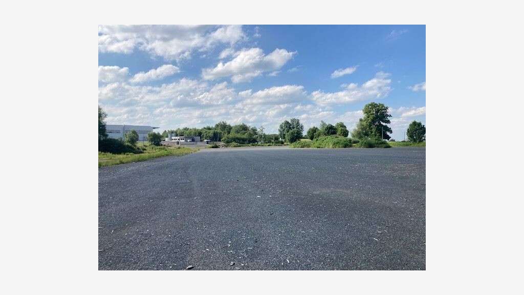 Vente locaaux sur 2.5ha à Saint-Georges-de-Mons