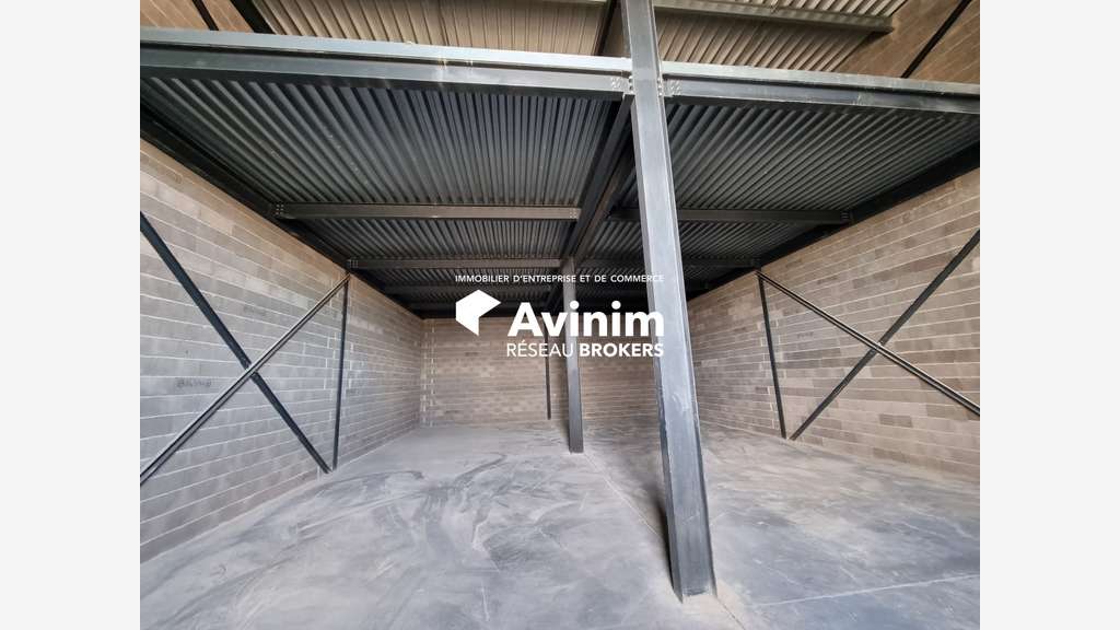 Local 255m² à vendre à Saint-Georges-d'Orques