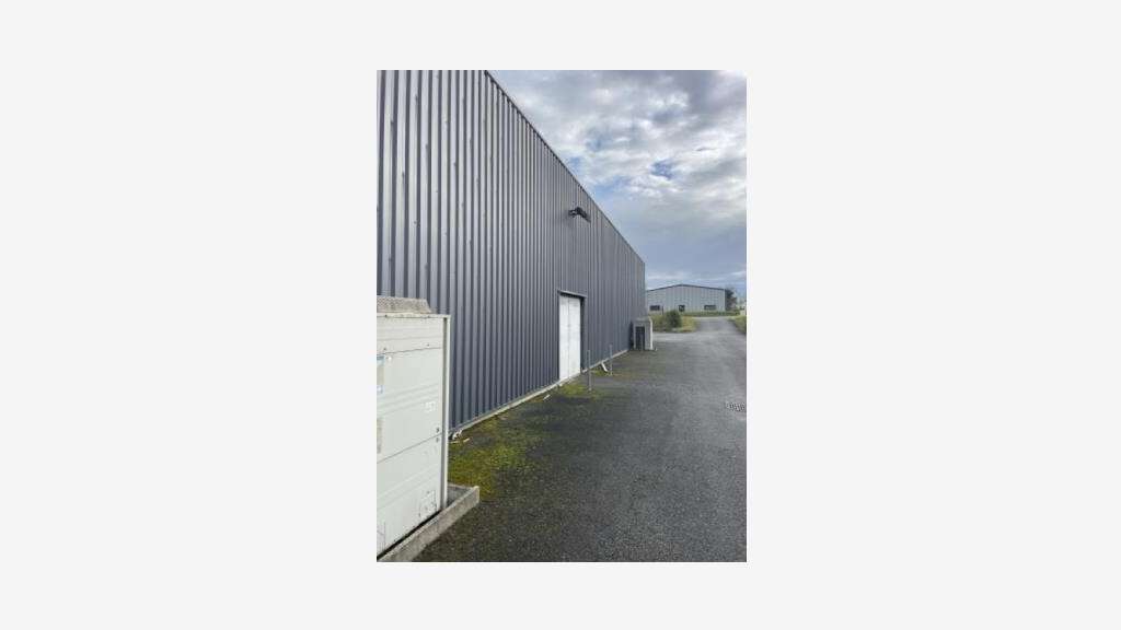 Vente local d'activité 1300m² divisible St-Maixent