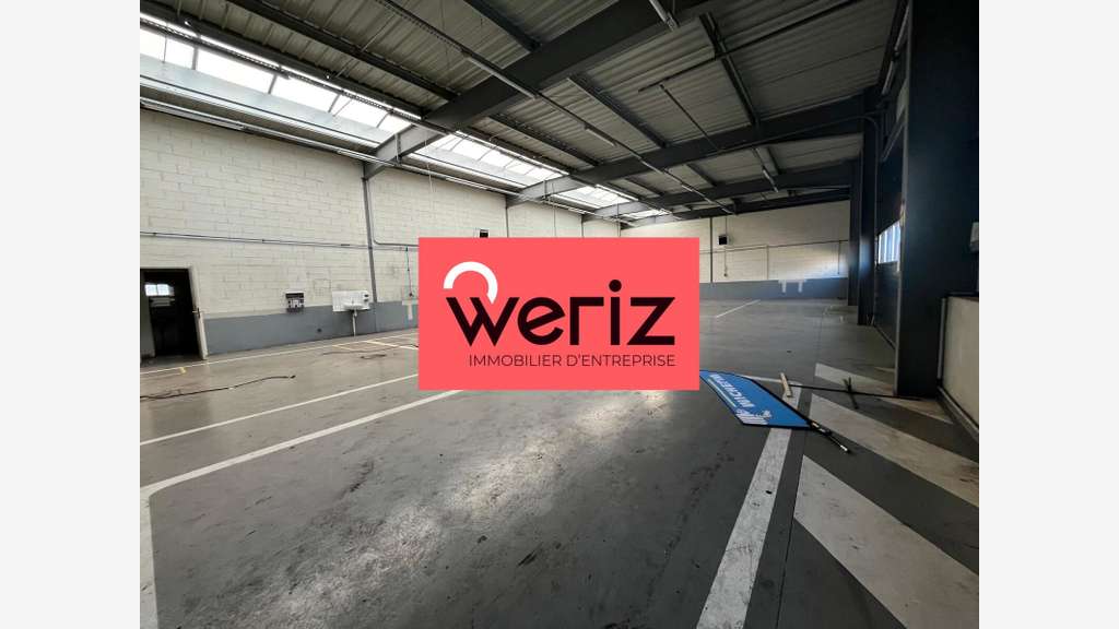A vendre local 990m² à Saint Mitre les Remparts