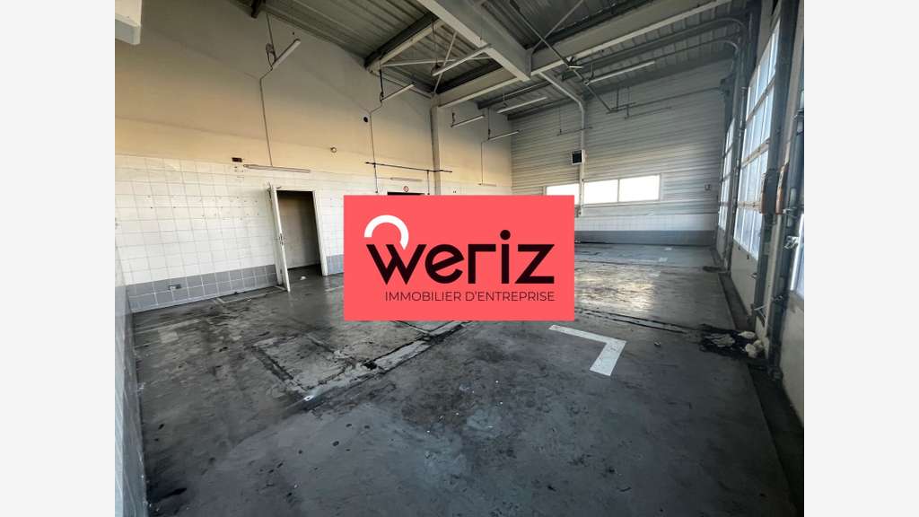 A vendre local 990m² à Saint Mitre les Remparts