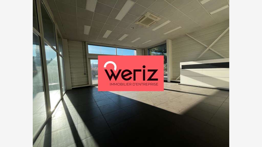 A vendre local 990m² à Saint Mitre les Remparts