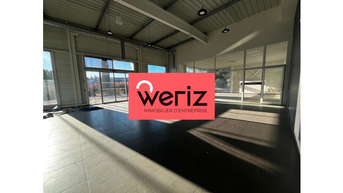 A vendre local 990m² à Saint Mitre les Remparts