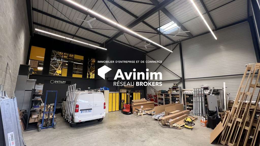 A vendre local d’activité 371m²  Parc Alpespace