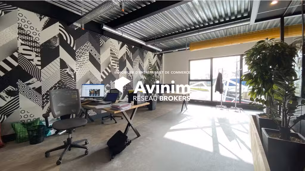A vendre local d’activité 371m²  Parc Alpespace