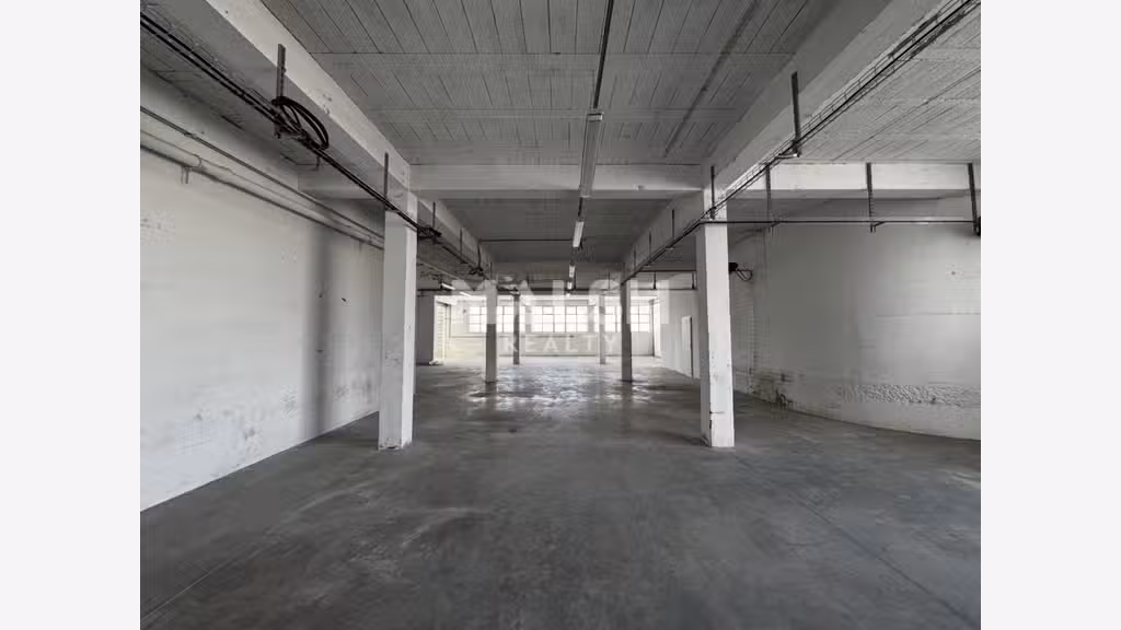 Local d'activités 2300m² à Decines-Charpieu