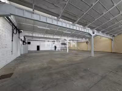 Local d'activités 2300m² à Decines-Charpieu