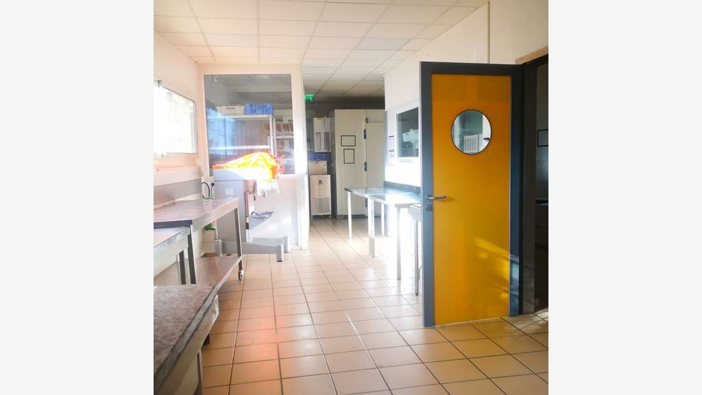 Local d'activité 1100m² de plain-pied à Toulon