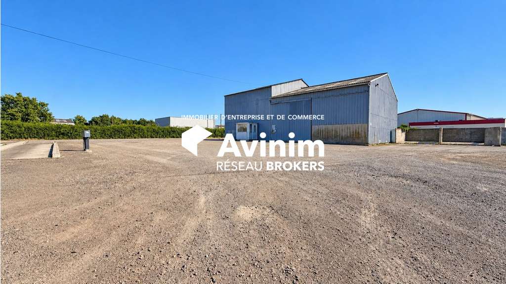 Site artisanal indépendant 350m² à Vairé