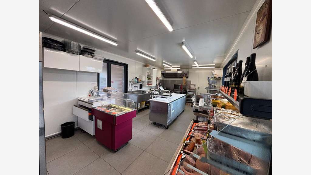 Vente maison et laboratoire à Vallières sur Fier
