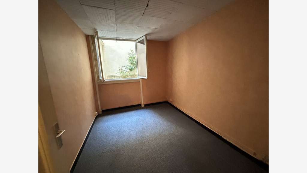 A louer bureaux aménagés de 2282m² à Lyon 69008