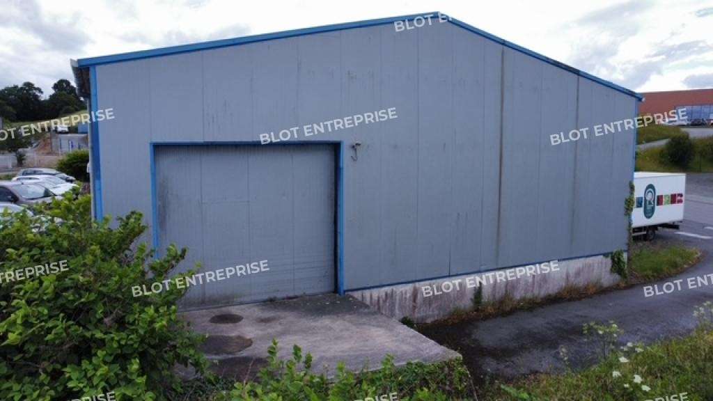 A vendre local d'activités 430m² à Yffiniac