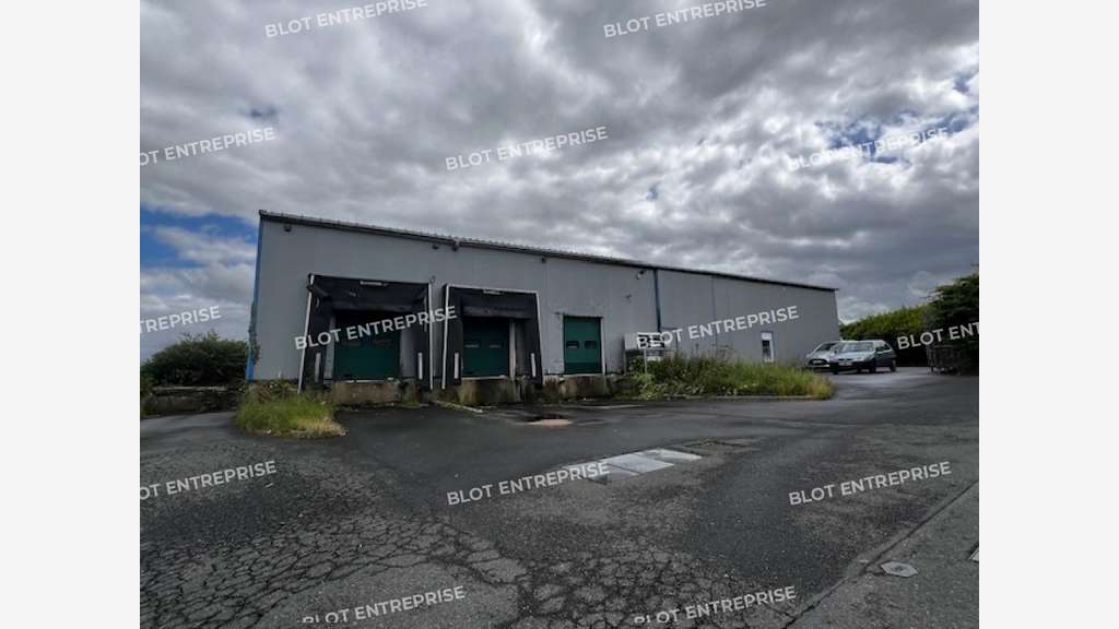 A vendre local d'activités 430m² à Yffiniac