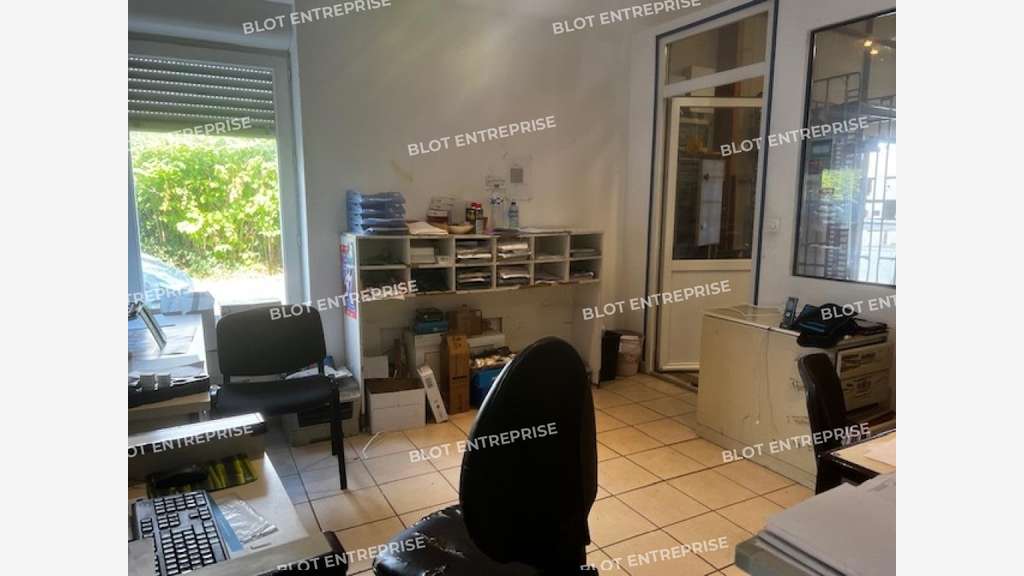 A vendre local d'activités 430m² à Yffiniac