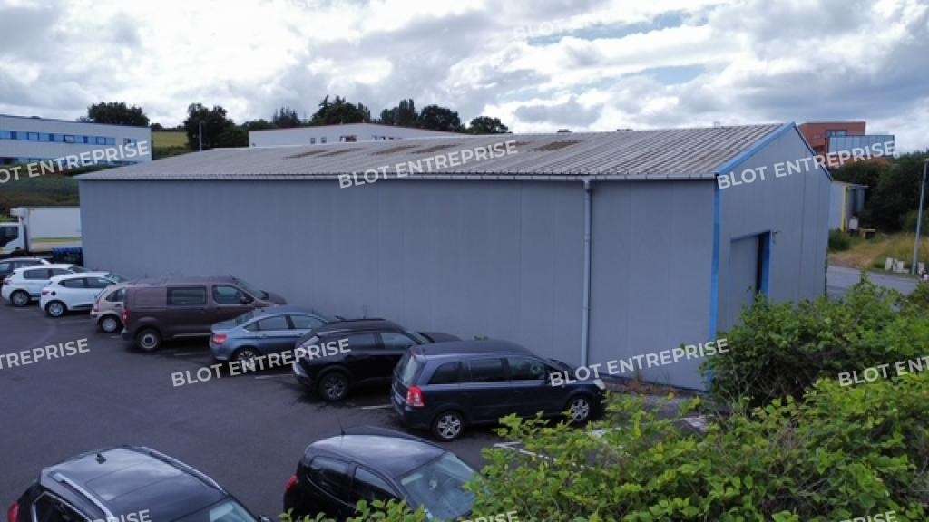 A vendre local d'activités 430m² à Yffiniac