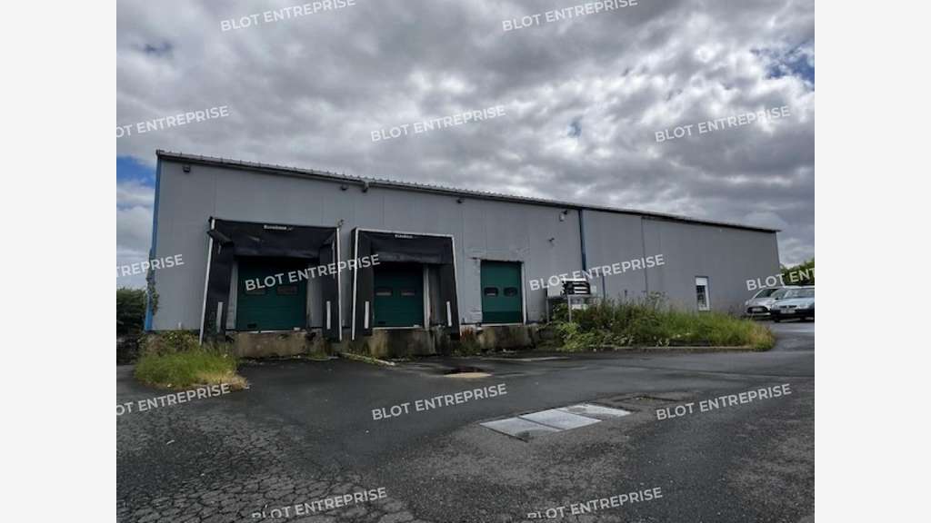 A vendre local d'activités 430m² à Yffiniac