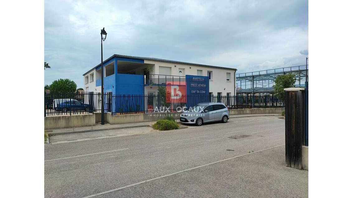 AV  local d'activité polyvalent 448m² ZA Charleval