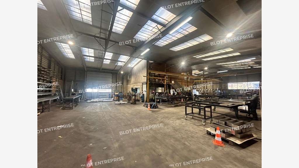 A vendre local d'activités 1050m² Grand-Fougeray