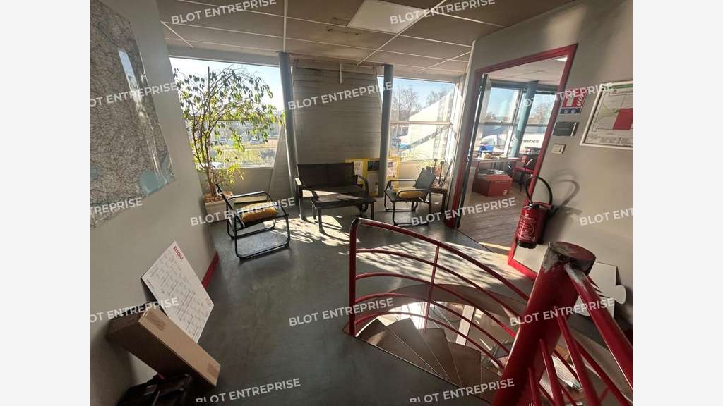 A vendre local d'activités 1050m² Grand-Fougeray