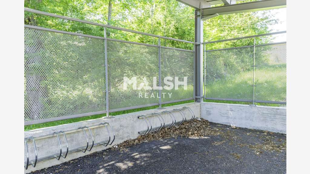 Vente bureaux 246m² à Lissieu Parc du Bois-Dieu
