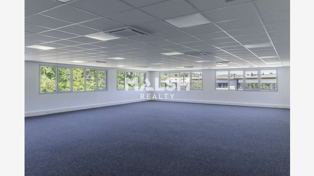 Vente bureaux 246m² à Lissieu Parc du Bois-Dieu