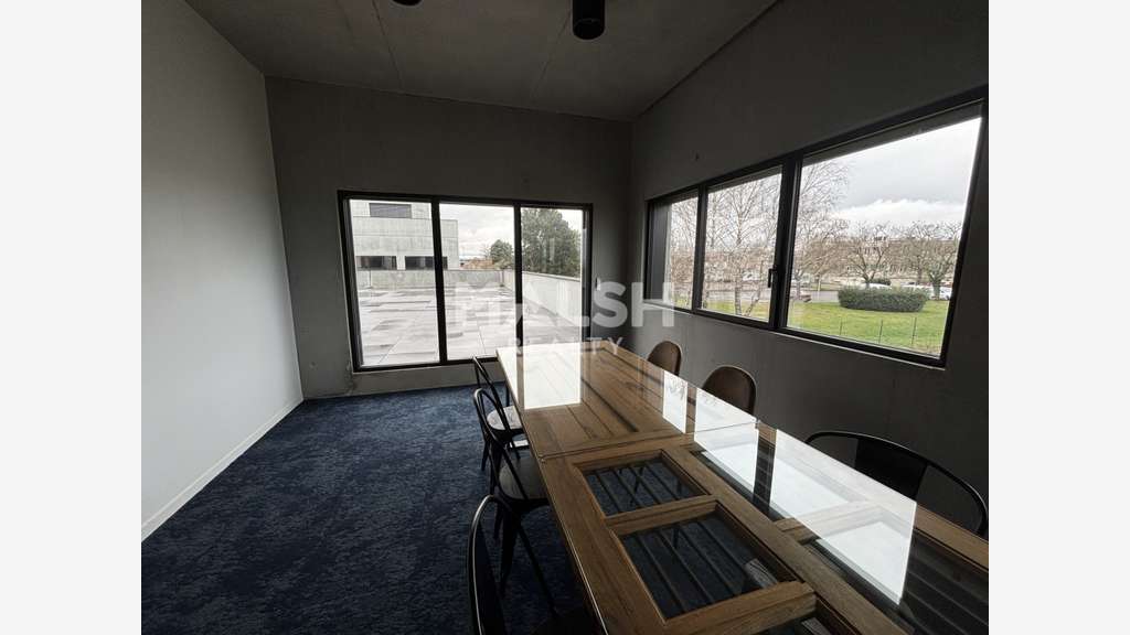 Local d'activités 382m² à louer à Rillieux-la-Pape