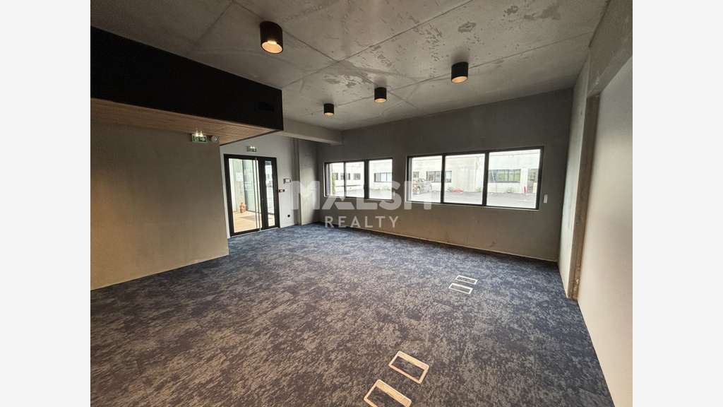 Local d'activités 382m² à louer à Rillieux-la-Pape