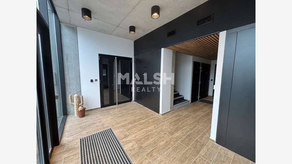 Local d'activités 382m² à louer à Rillieux-la-Pape
