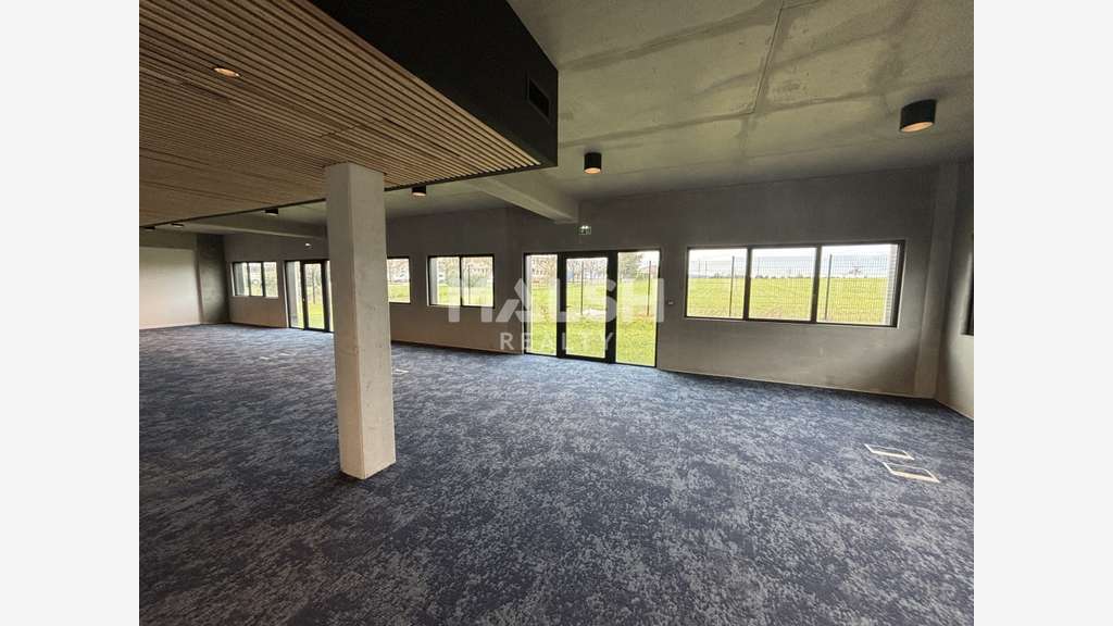 Local d'activités 382m² à louer à Rillieux-la-Pape