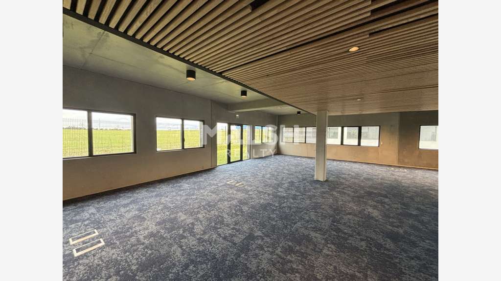 Local d'activités 382m² à louer à Rillieux-la-Pape
