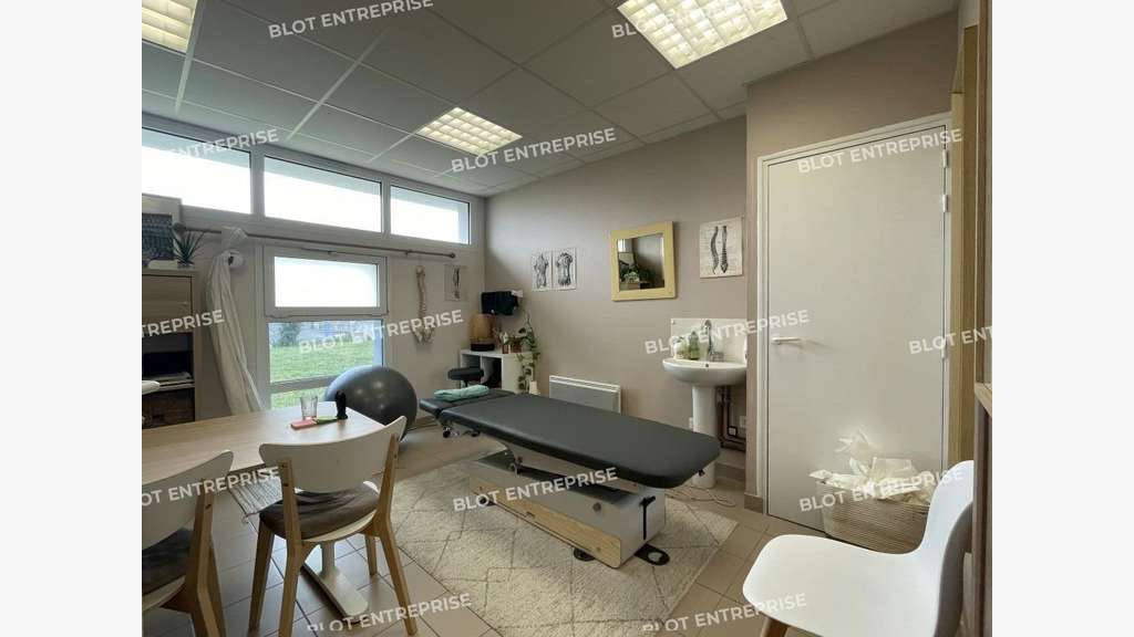 Vente local 560m² à Saint-Hilaire-de-Chaléons