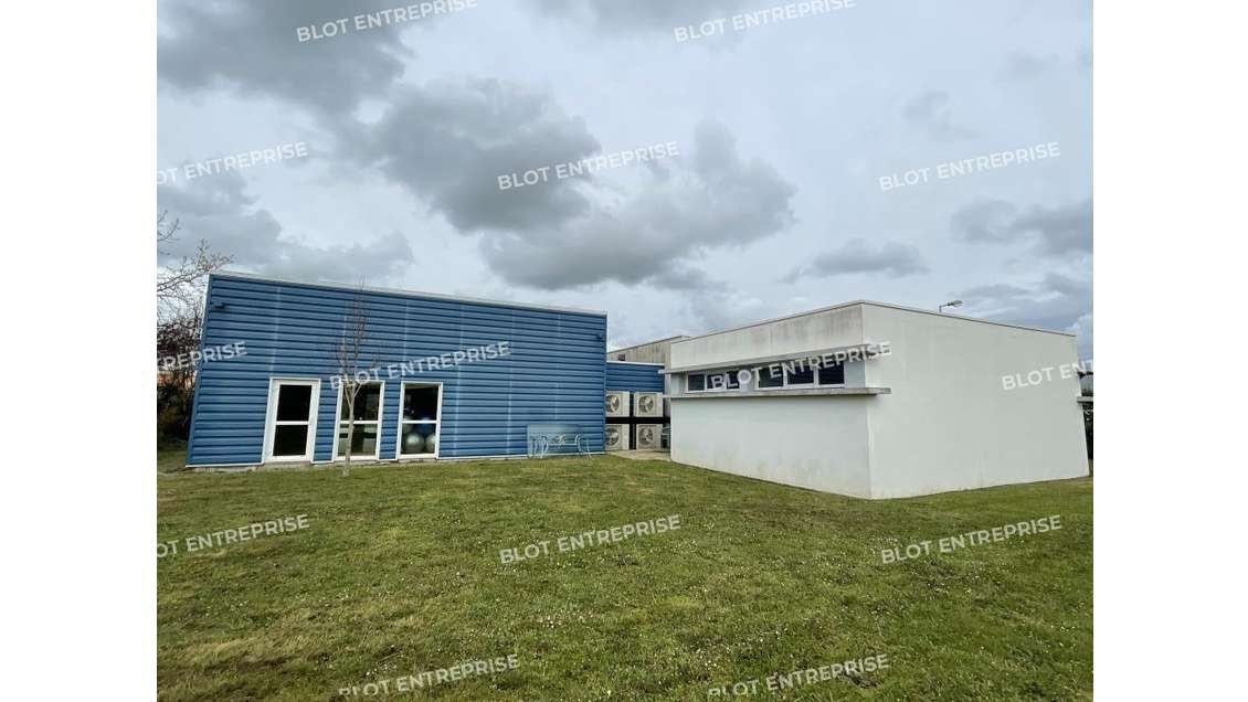 Vente local 560m² à Saint-Hilaire-de-Chaléons