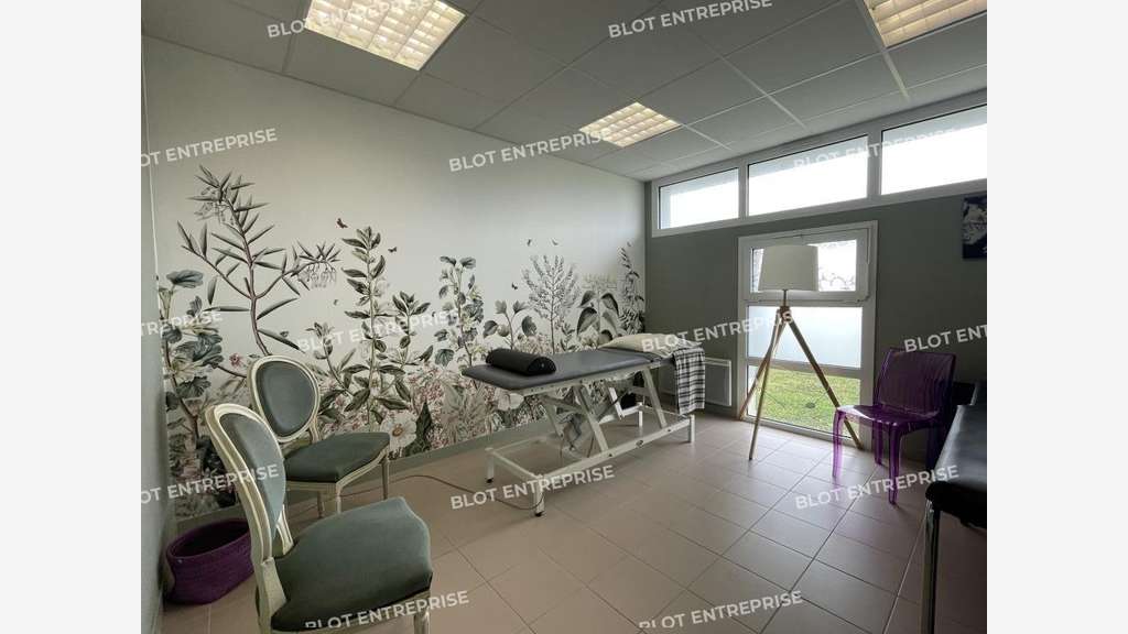 Vente local 560m² à Saint-Hilaire-de-Chaléons
