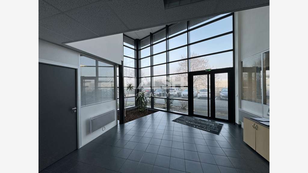 Vente local d'activités 1370m² à Saint-Cyprien