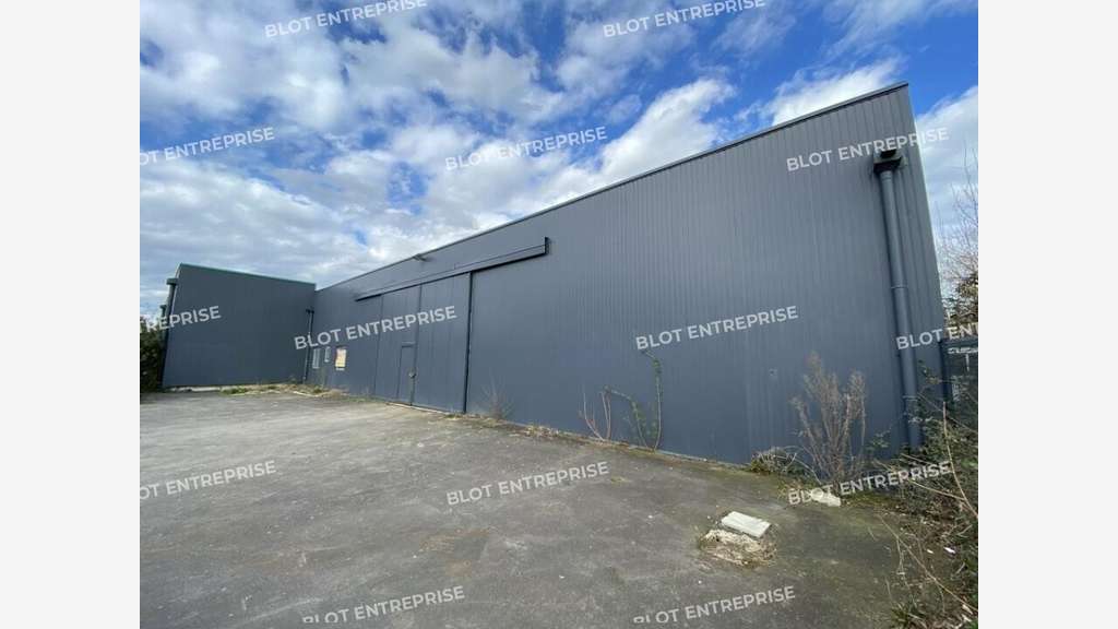 A vendre local d'activités 610m² à Saint-Grégoire